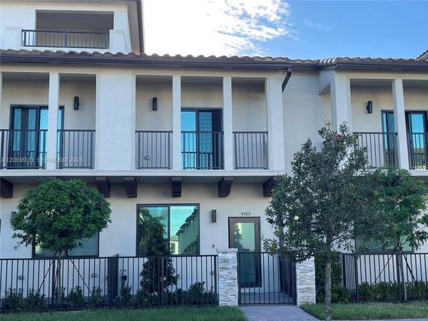 4460 NW 83rd Ave , Doral, FL 33166