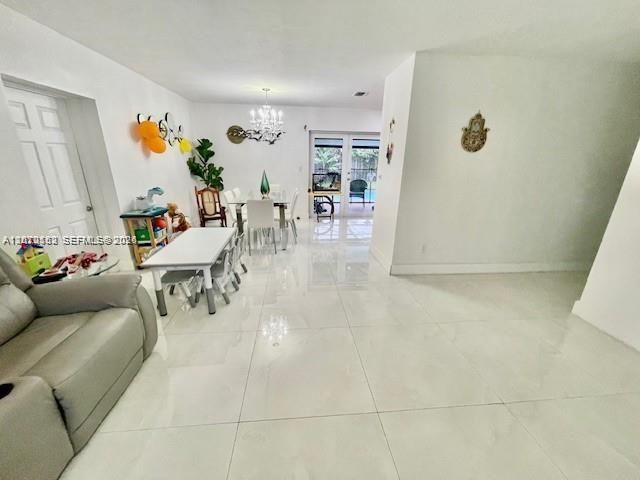 10891 N Snapper Creek Dr , Miami, FL 33173 Photo