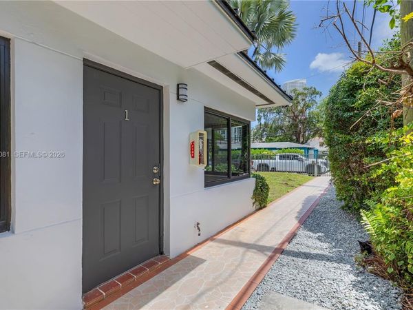 620 SW 6th Ave , Miami, FL 33130