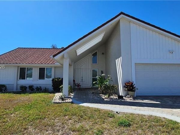 420 SE 15TH TER , Cape Coral, FL 33990