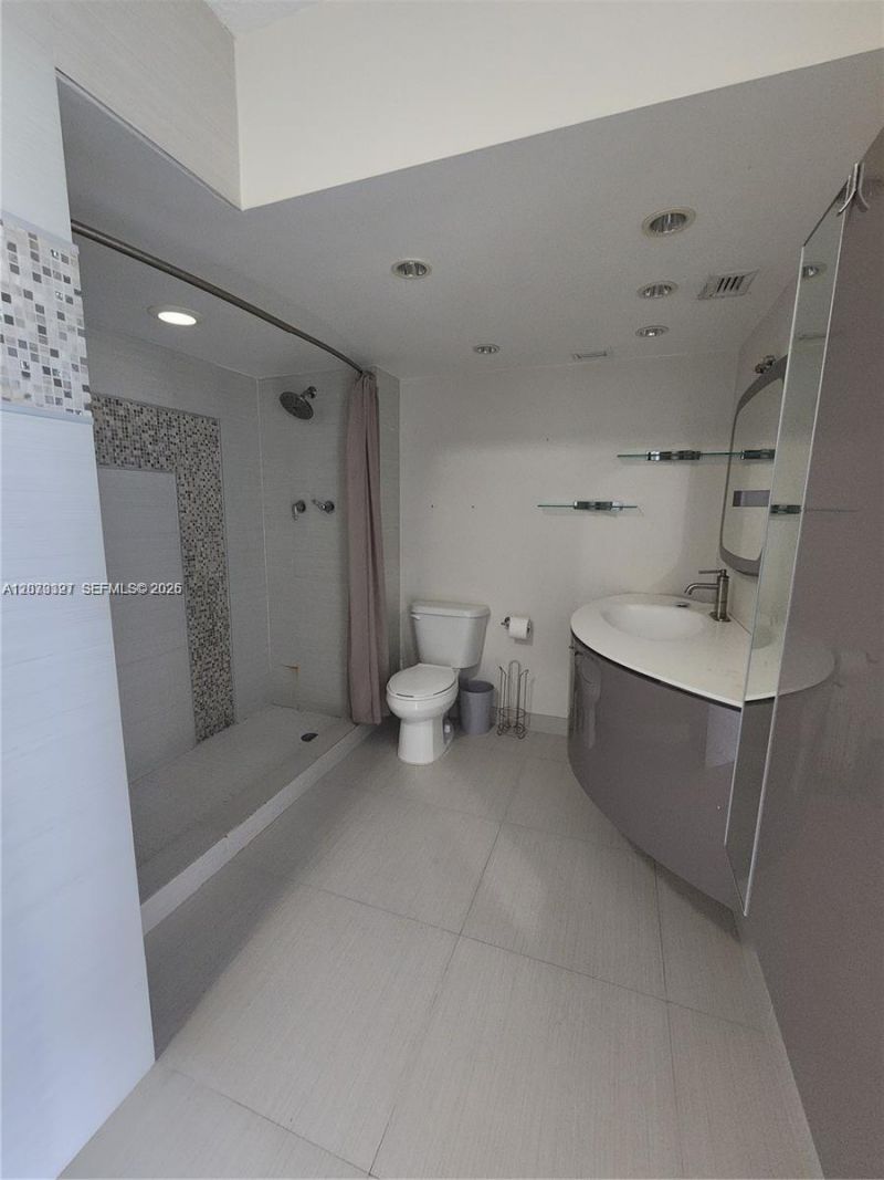 11930 N Bayshore Dr , Unit 1407, North Miami, FL 33181 Photo