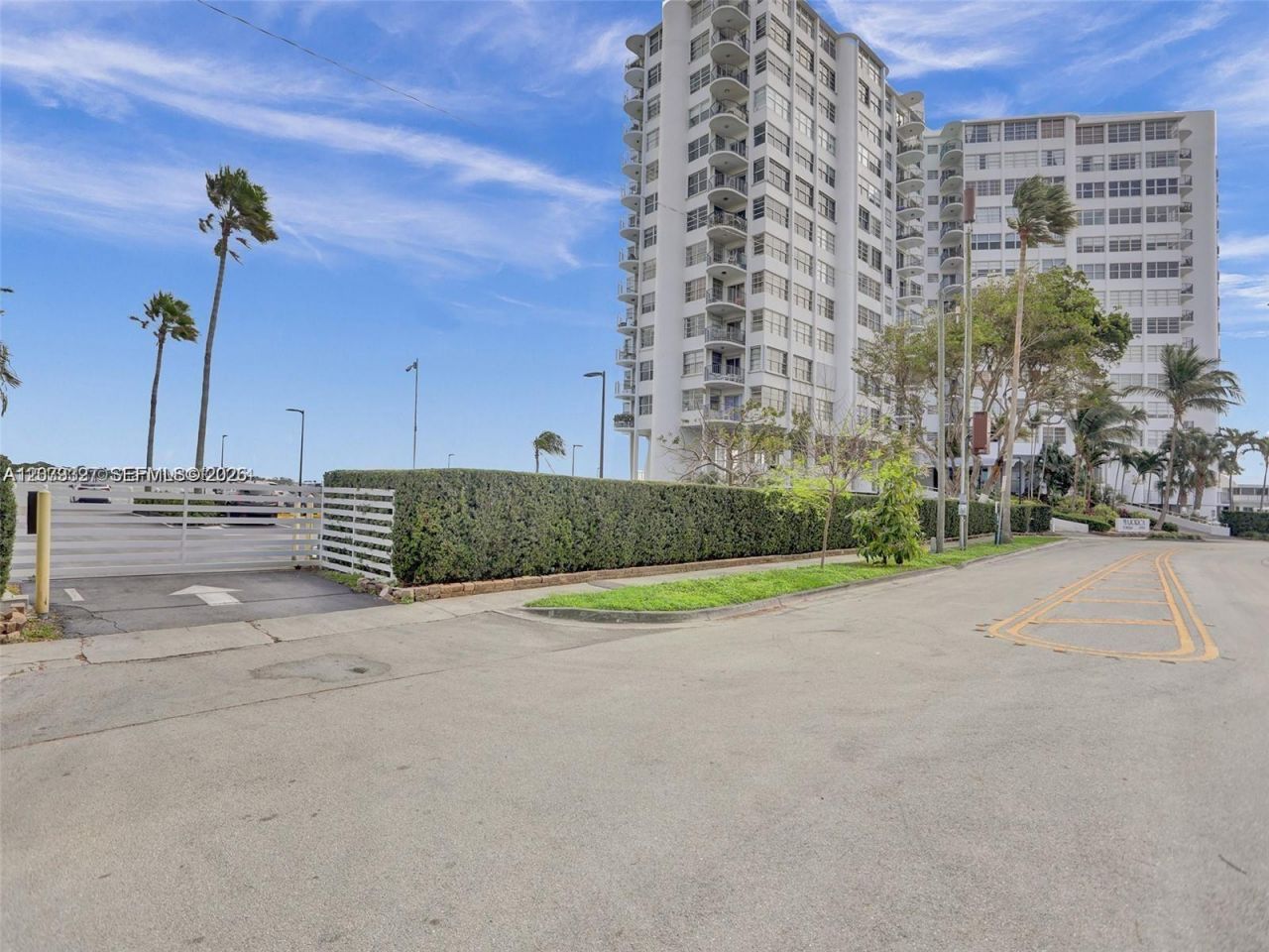 11930 N Bayshore Dr , Unit 1407, North Miami, FL 33181 Photo