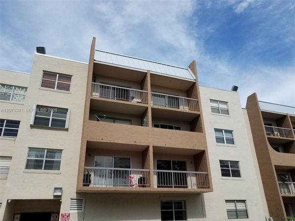 10900 SW 104th St, Unit 212, Miami, FL 33176