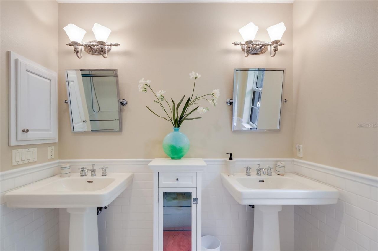 5904 Riverview Boulevard, Bradenton, FL 34209 Photo