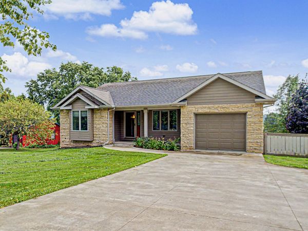 5 Beacon Trail, GALENA, IL 61036