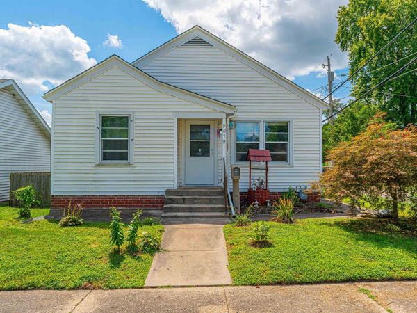 907 DAVENPORT Street, Lincoln, IL 62656