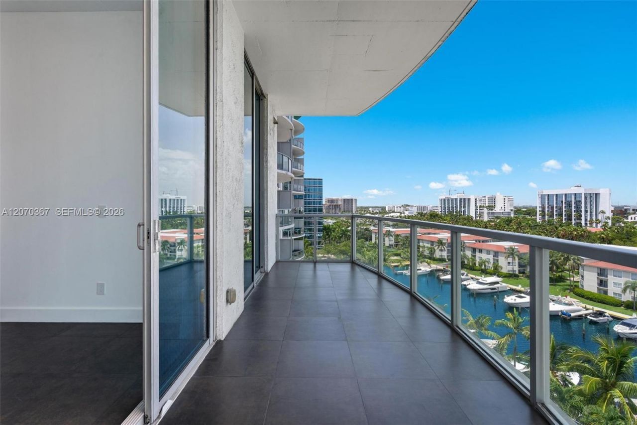 3029 NE 188th St , Unit 818, Aventura, FL 33180 Photo