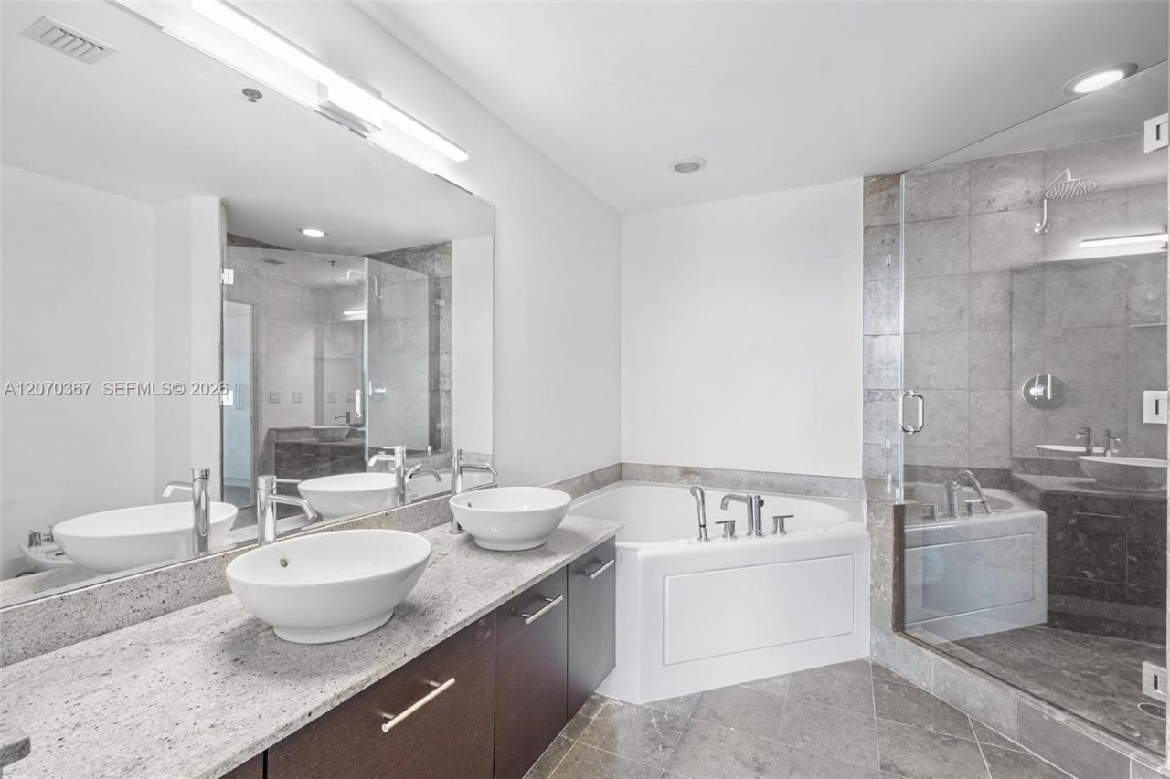 3029 NE 188th St , Unit 818, Aventura, FL 33180 Photo