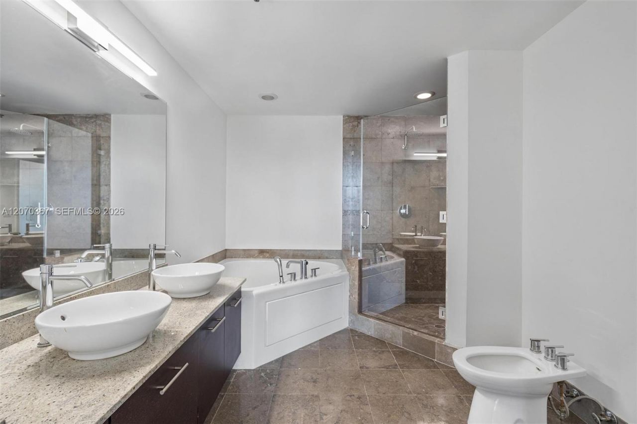 3029 NE 188th St , Unit 818, Aventura, FL 33180 Photo