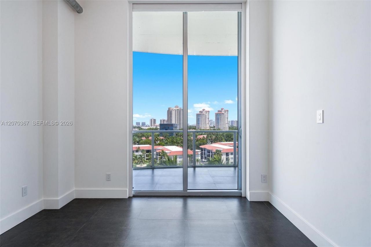 3029 NE 188th St , Unit 818, Aventura, FL 33180 Photo