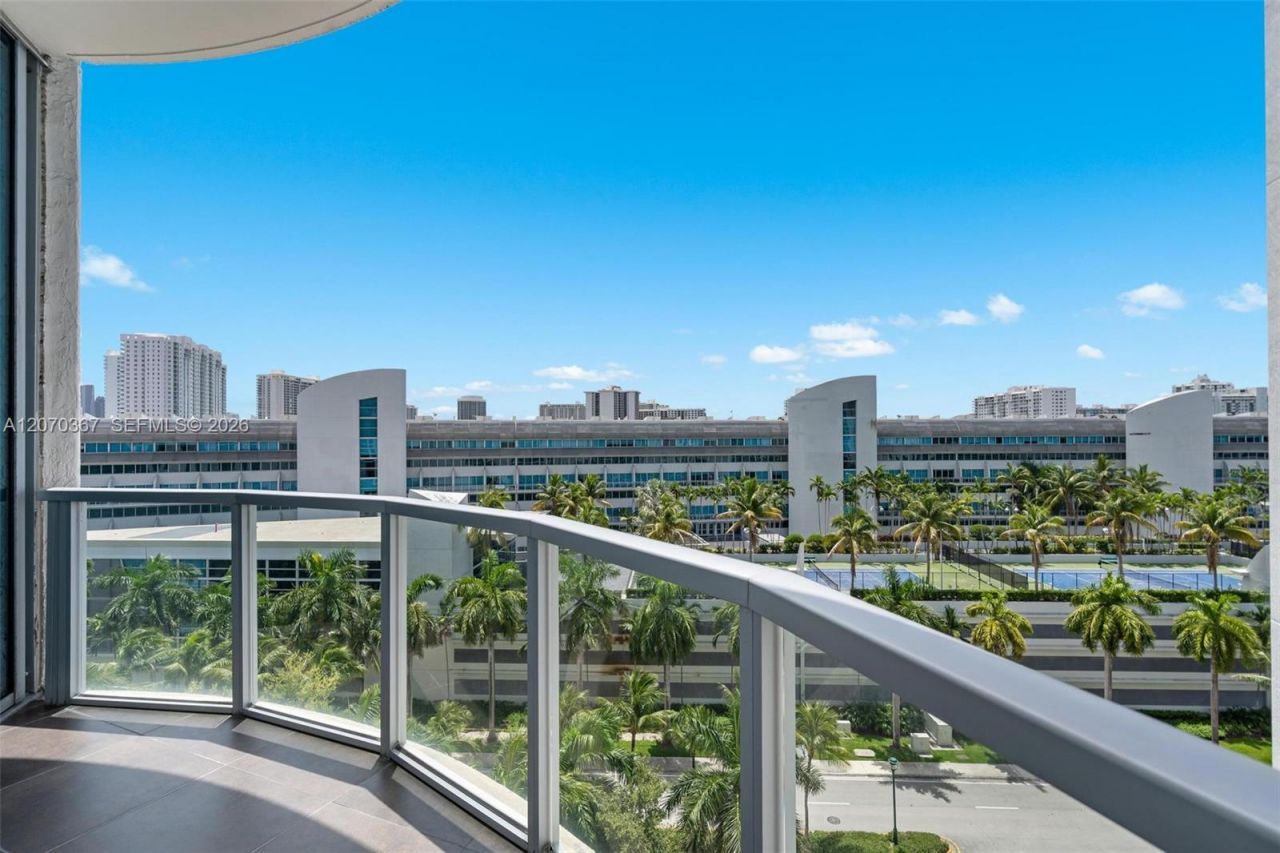 3029 NE 188th St , Unit 818, Aventura, FL 33180 Photo