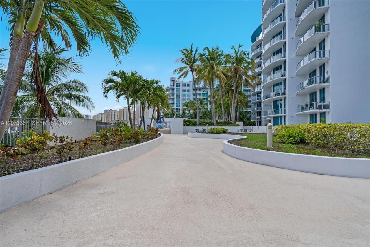 3029 NE 188th St , Unit 818, Aventura, FL 33180 Photo