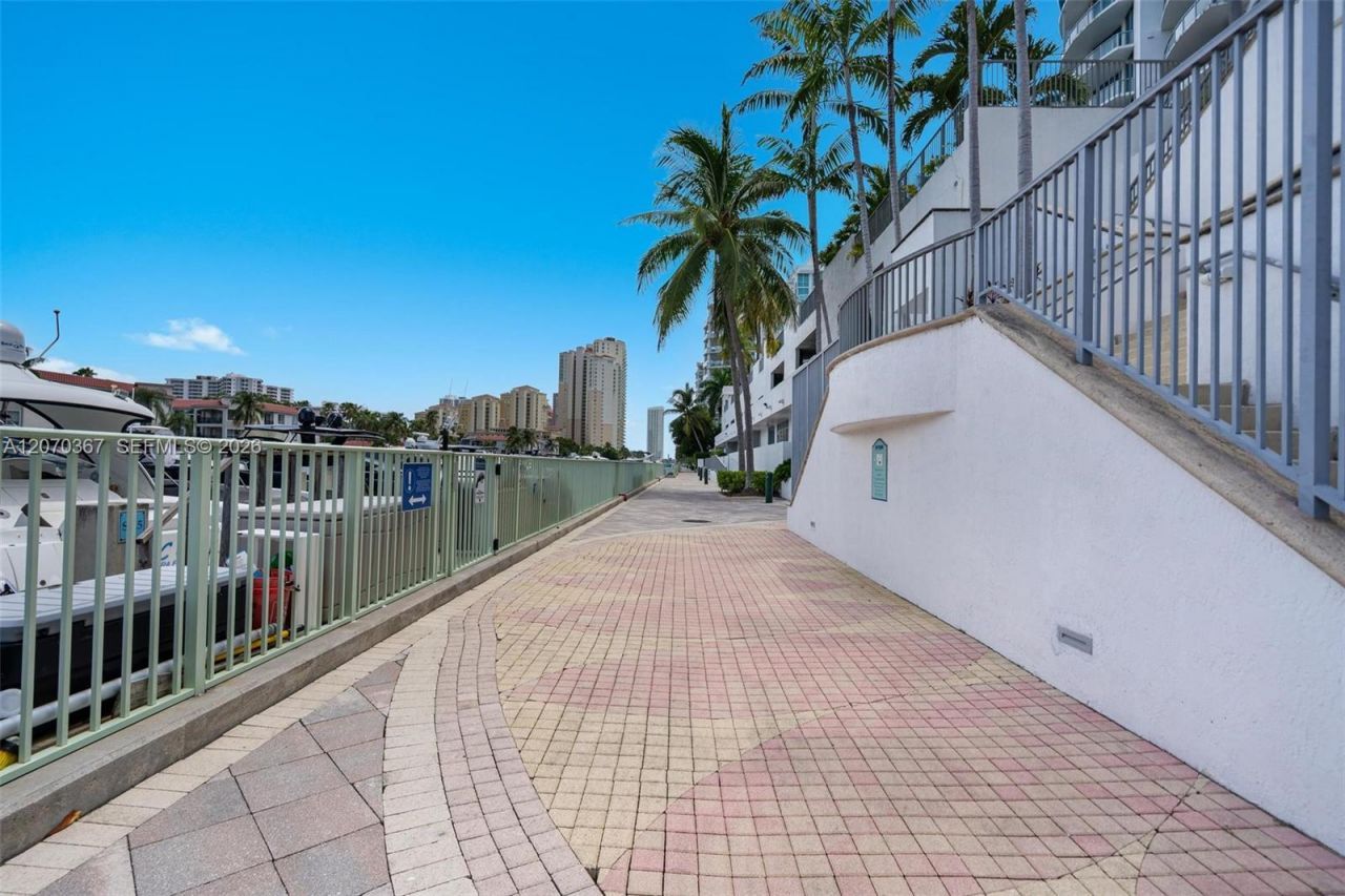 3029 NE 188th St , Unit 818, Aventura, FL 33180 Photo