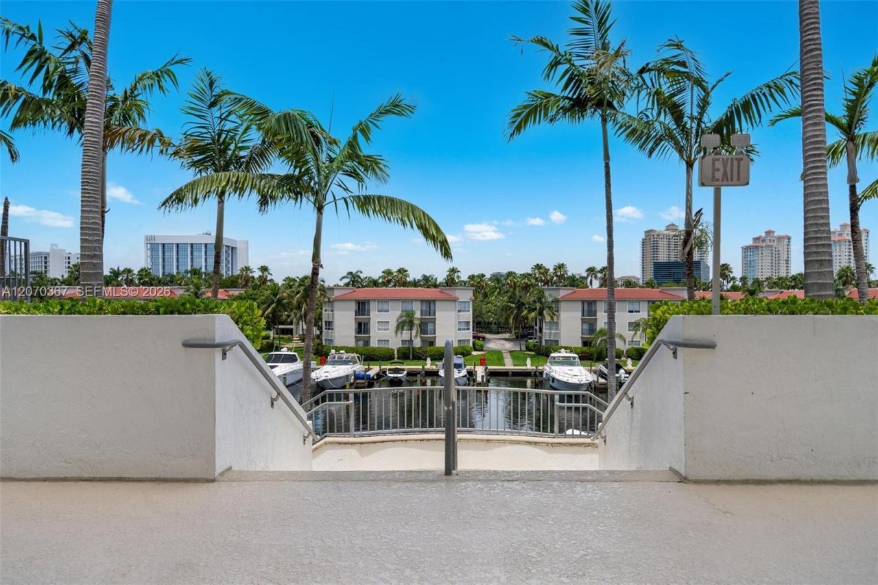 3029 NE 188th St , Unit 818, Aventura, FL 33180 Photo