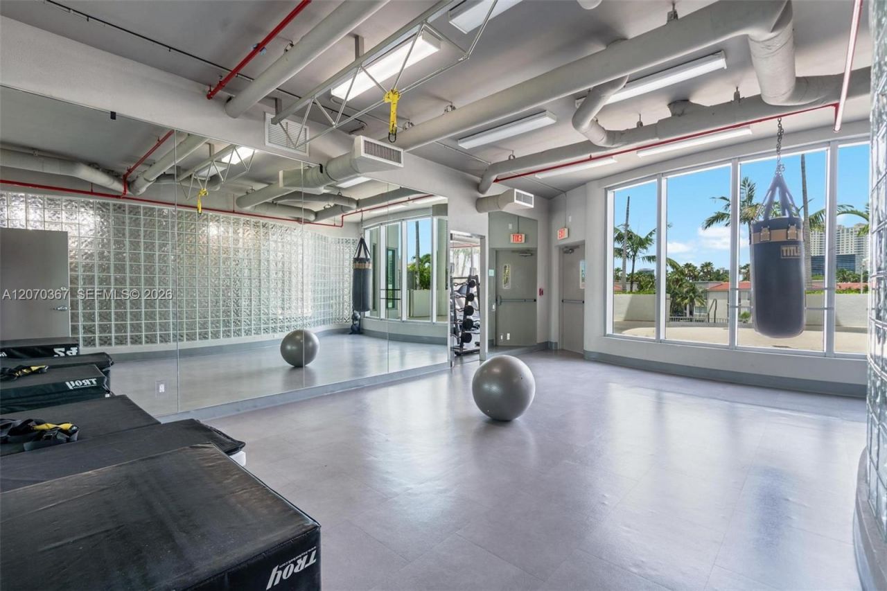 3029 NE 188th St , Unit 818, Aventura, FL 33180 Photo