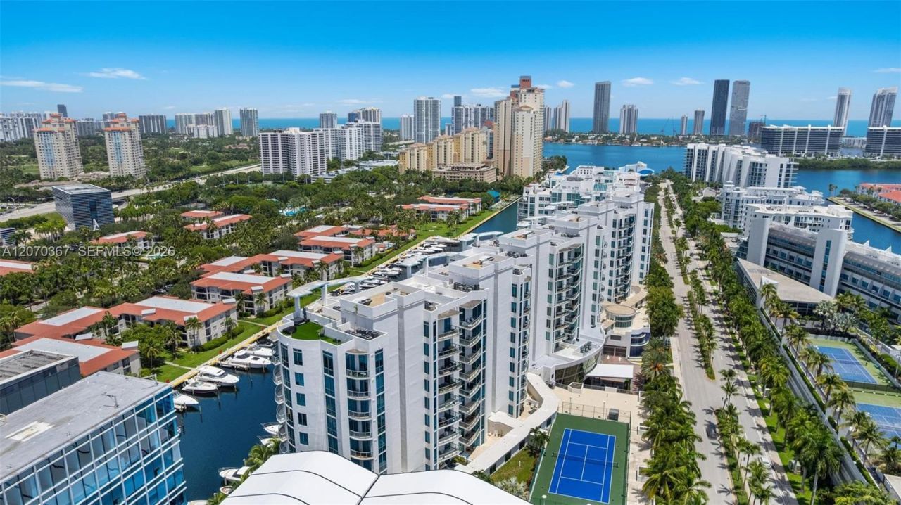 3029 NE 188th St , Unit 818, Aventura, FL 33180 Photo
