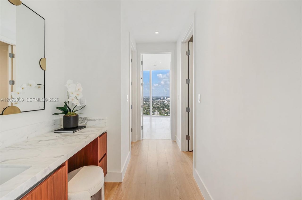 175 SE 25 Road, Unit PH4301, Miami, FL 33129 Photo