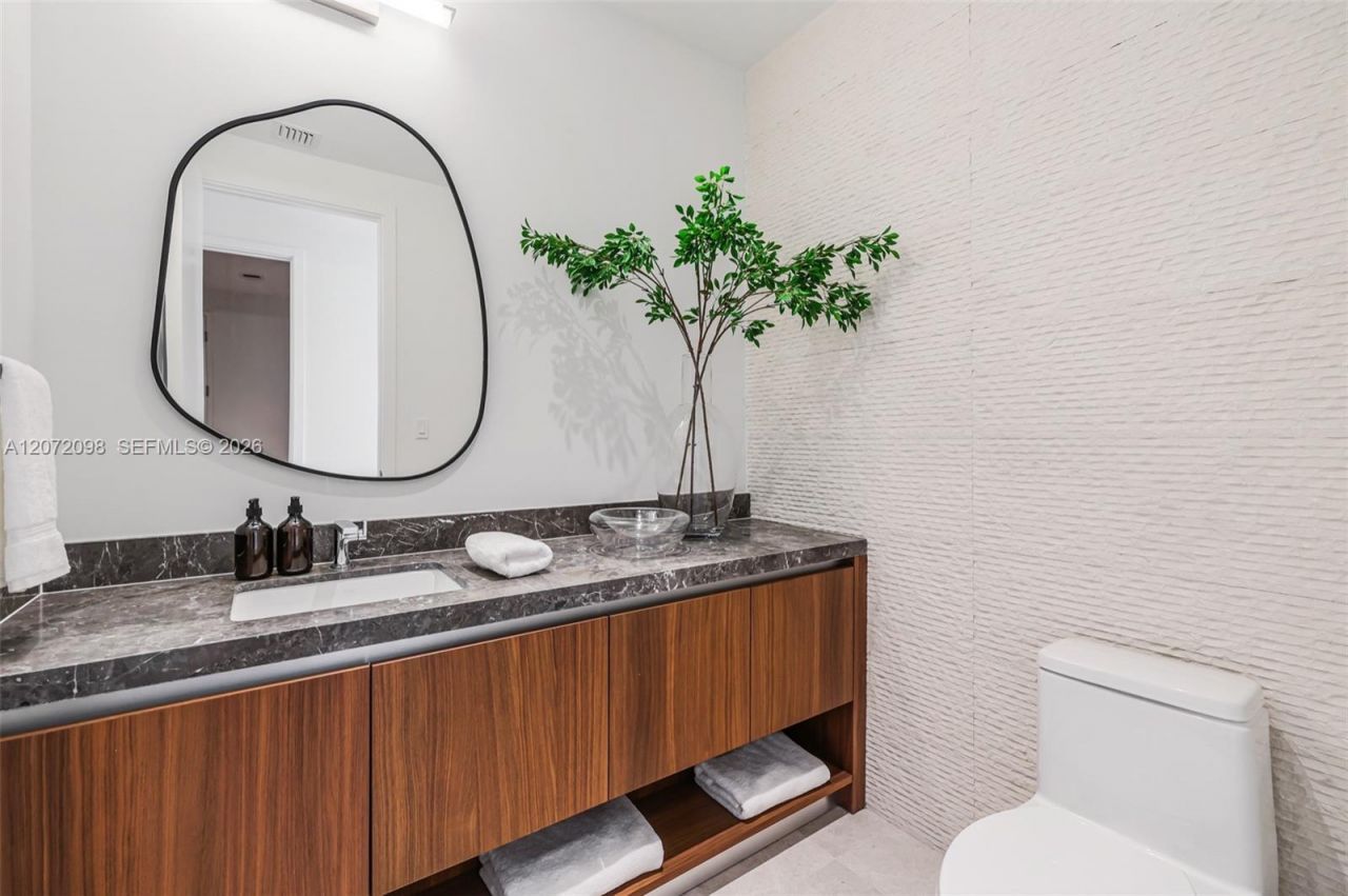 175 SE 25 Road, Unit PH4301, Miami, FL 33129 Photo