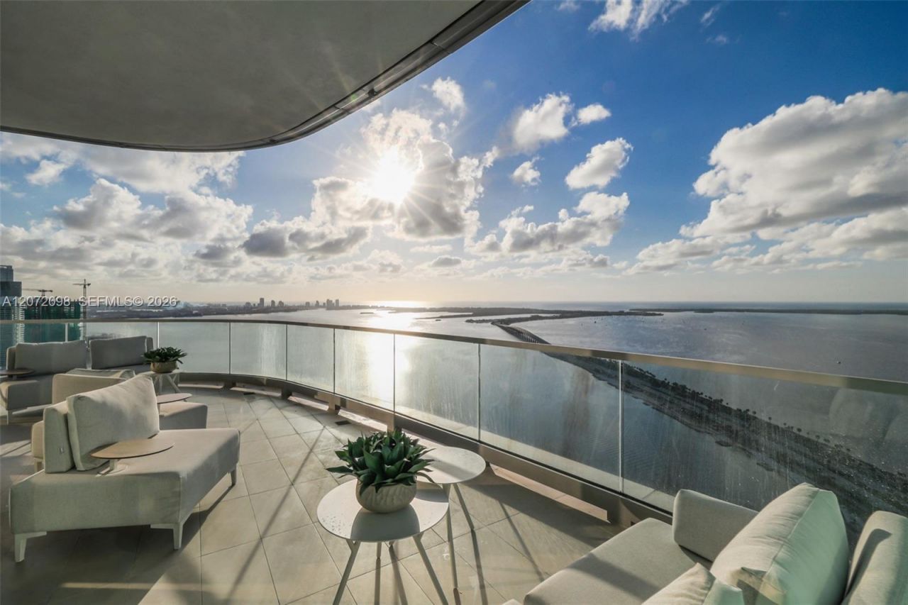 175 SE 25 Road, Unit PH4301, Miami, FL 33129 Photo