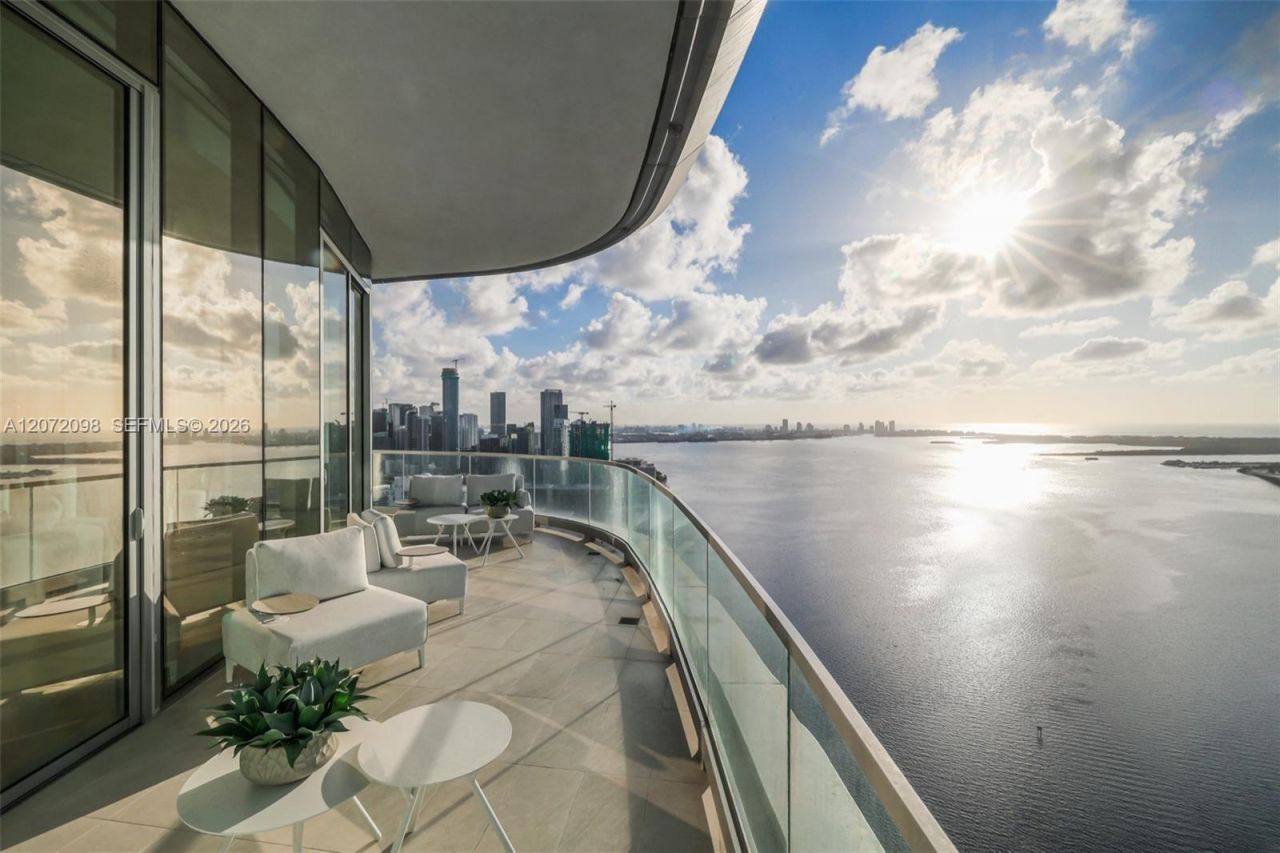175 SE 25 Road, Unit PH4301, Miami, FL 33129 Photo