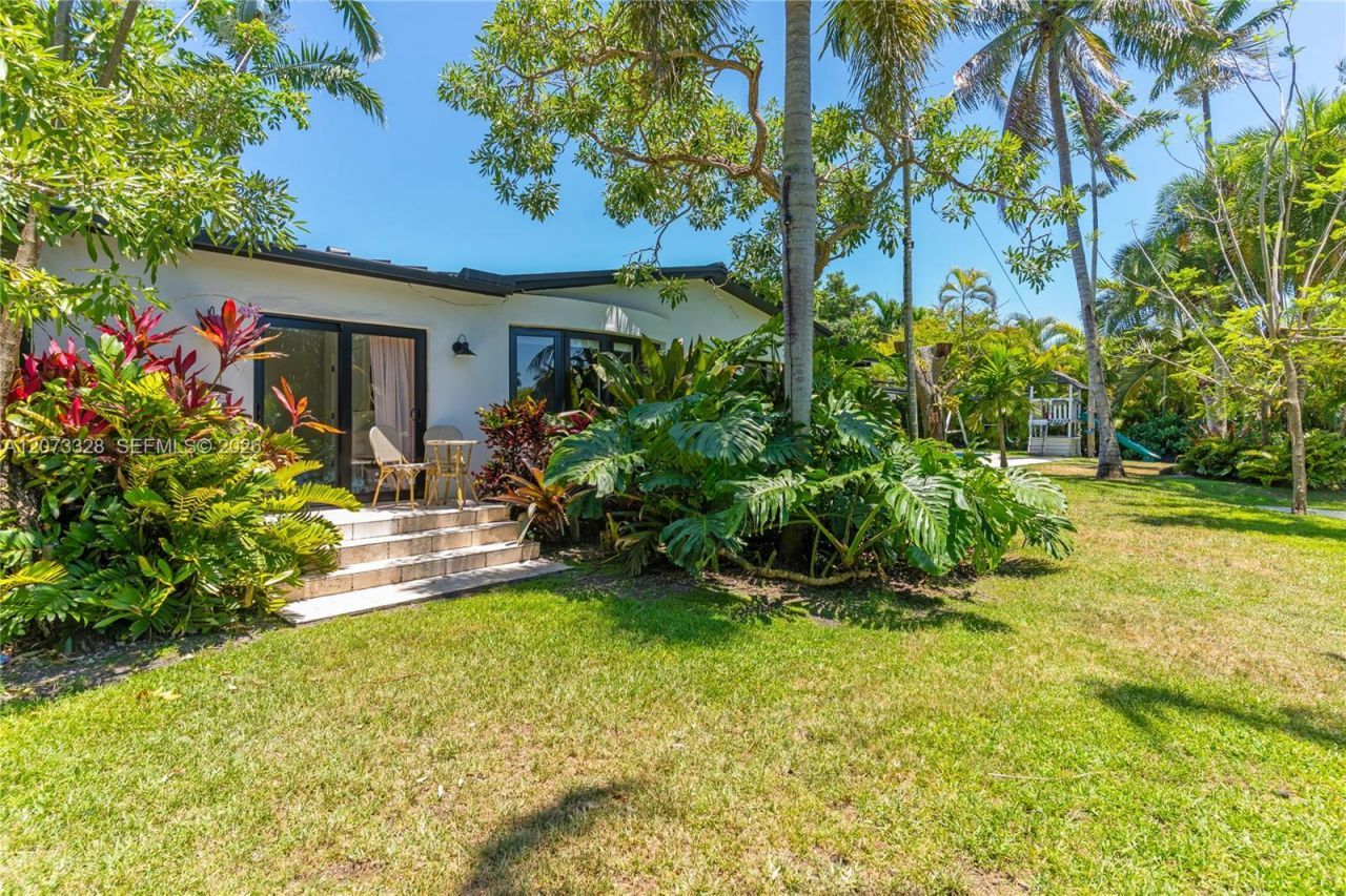 13400 SW 70th Ave, Pinecrest, FL 33156 Photo