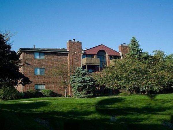 1360 Brook Street , Unit E, St. Charles, IL 60174