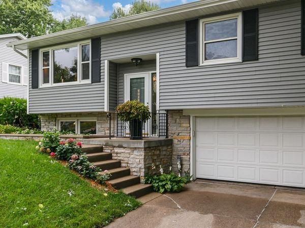 3901 18th Street, Bettendorf, IA 52722
