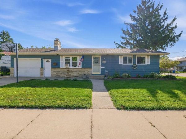 106 N MEADOW STREET, Oshkosh, WI 54902