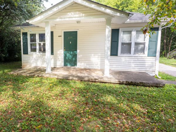 609 W Inskip Drive, Knoxville, TN 37912