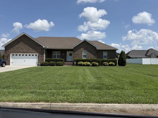 416 Colonial Dr , Winchester, TN 37398
