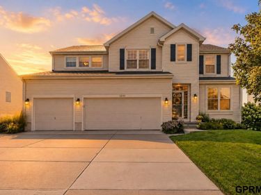 2440 Glacier Drive, Papillion, NE 68046