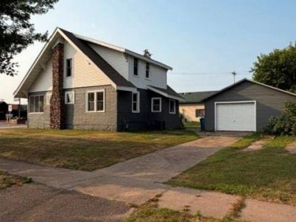 121 N River St, Spooner, WI 54801