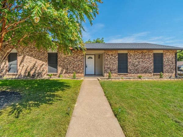 1011 Whippoorwill Court, Arlington, TX 76014