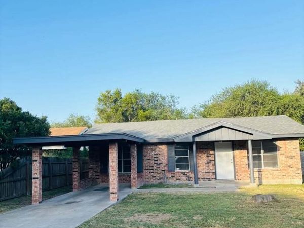 1704 N Washington, Beeville, TX 78102