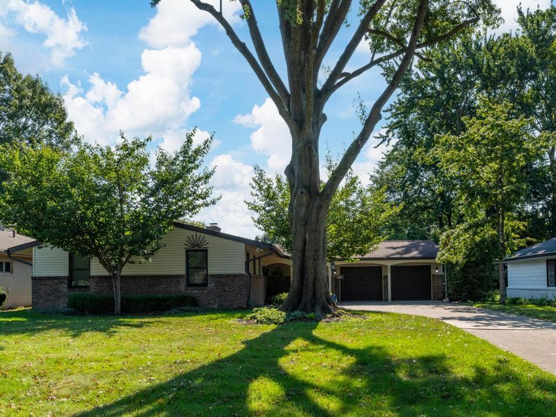 288 S Virginia Lee Road, Columbus, OH 43209 Photo 2