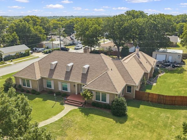 801 NW D Street E, Ardmore, OK 73401