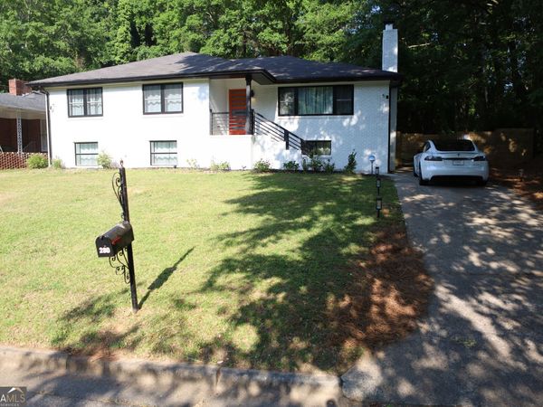 280 W Lake Drive NW, Atlanta, GA 30314