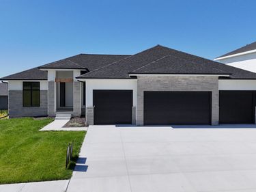 5608 N 213th Street, Elkhorn, NE 68022