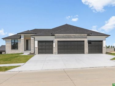 5608 N 213th Street, Elkhorn, NE 68022