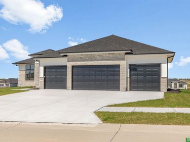 5608 N 213th Street, Elkhorn, NE 68022