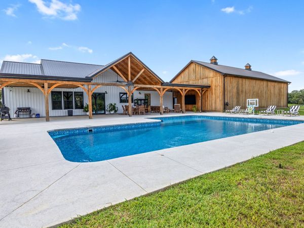 1439 Ridge Road , Charlotte, TN 37036