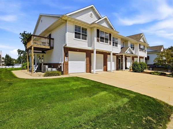 4520 1st Avenue NW, Unit E, Cedar Rapids, IA 52405