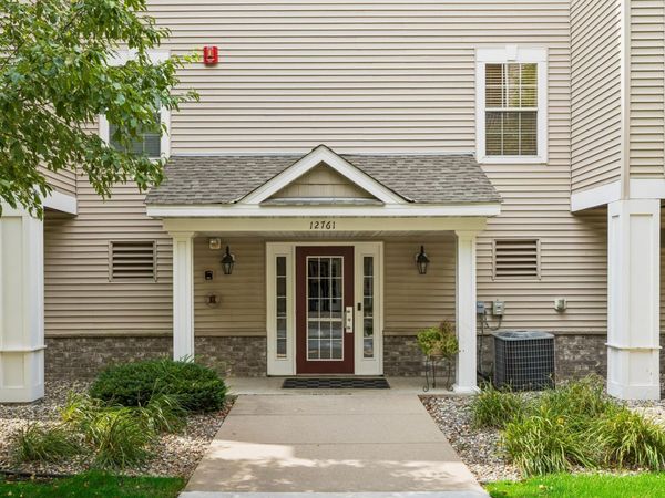 12761 Collegeview Drive, Unit 207, Eden Prairie, MN 55347