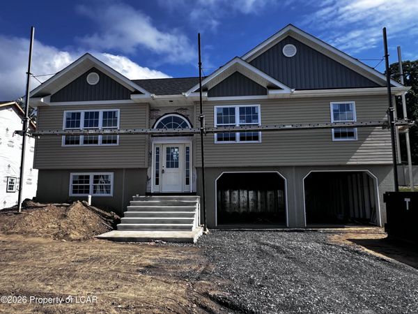 521 Wisteria Drive, Moosic, PA 18507