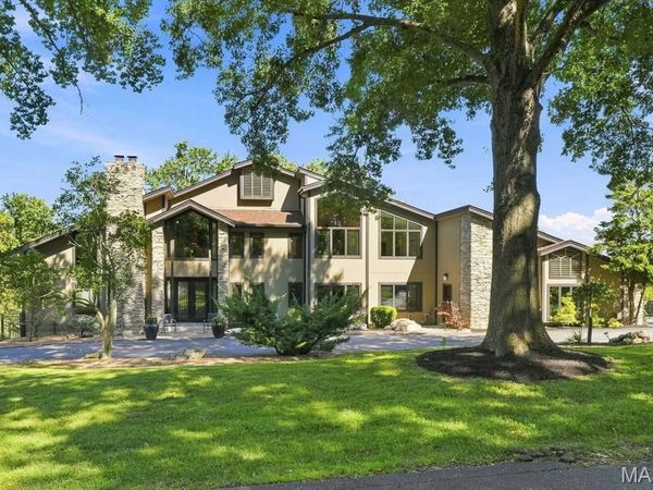 1212 Walnut Hill Farm Drive, Chesterfield, MO 63005