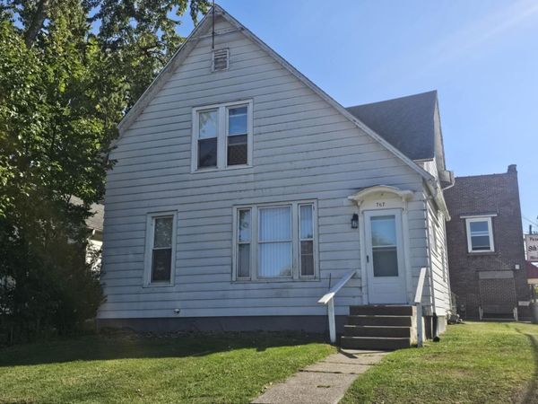 767 11TH Avenue S, Clinton, IA 52732