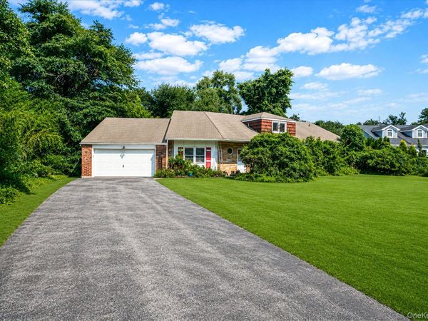 893 Gardiner Drive, Bay Shore, NY 11706