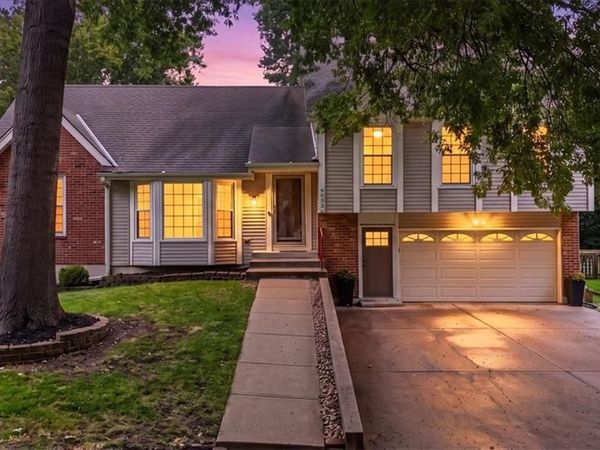 9033 Greenway Lane, Lenexa, KS 66215