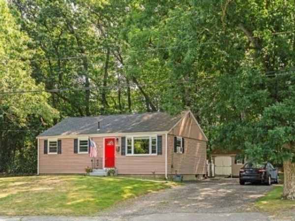 4 Edward Cody Ln, Weymouth, MA 02190
