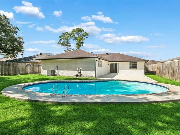 7731 PEBBLE Drive , New Orleans, LA 70128